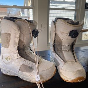 Thirty Two Boa system snowboard boots